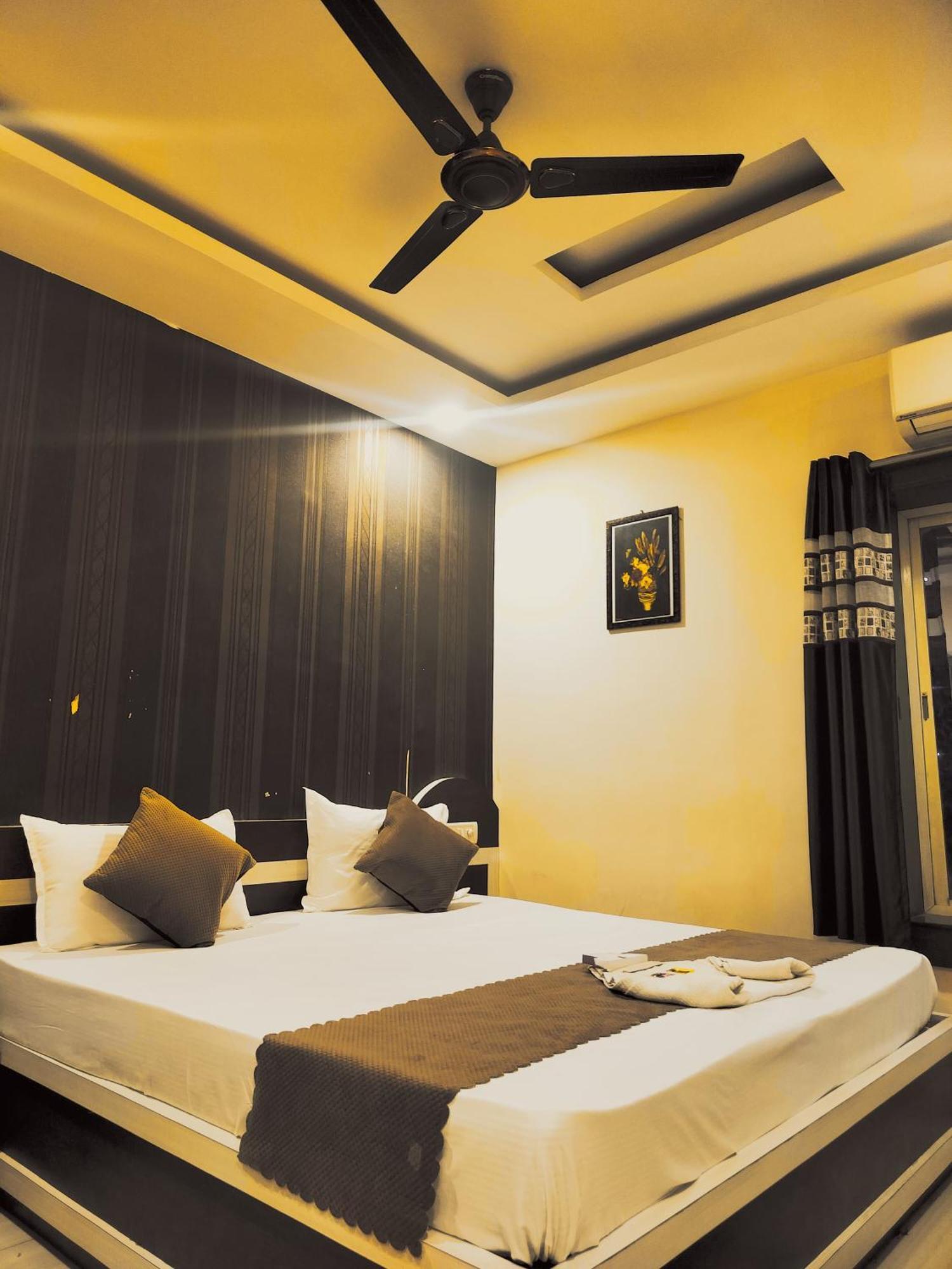 Hotel R K Palace Bhopal Ngoại thất bức ảnh