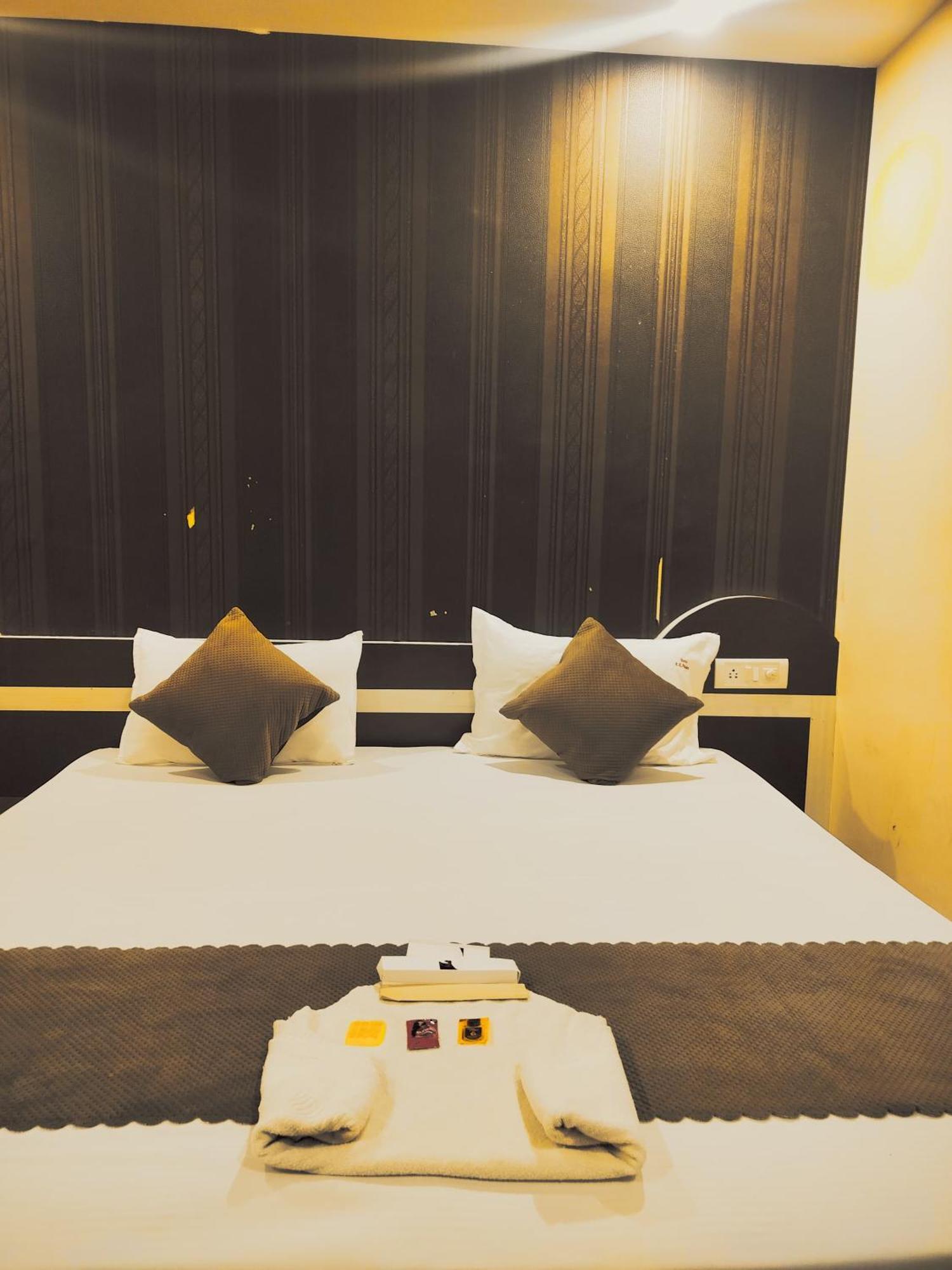 Hotel R K Palace Bhopal Ngoại thất bức ảnh