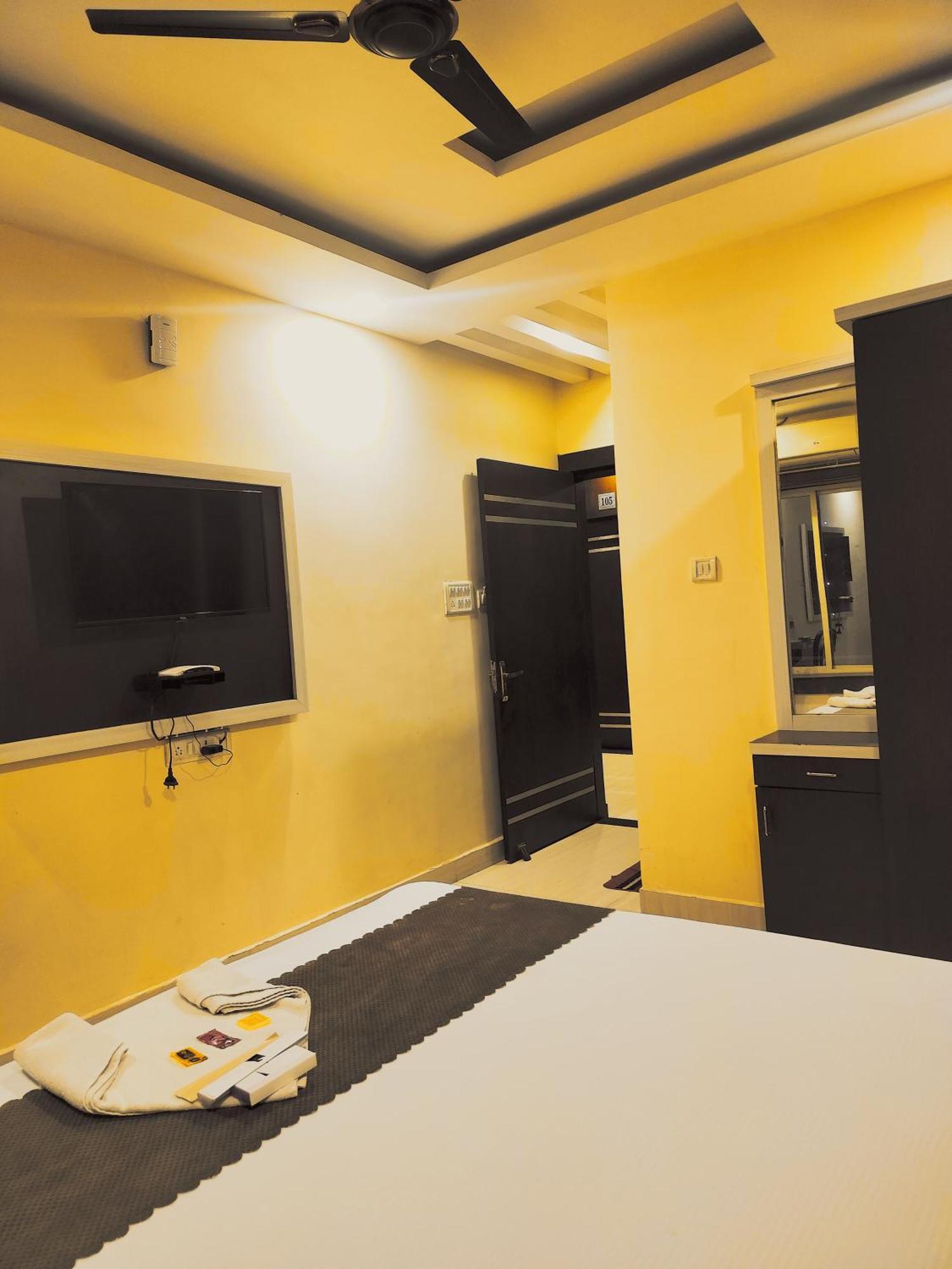 Hotel R K Palace Bhopal Ngoại thất bức ảnh