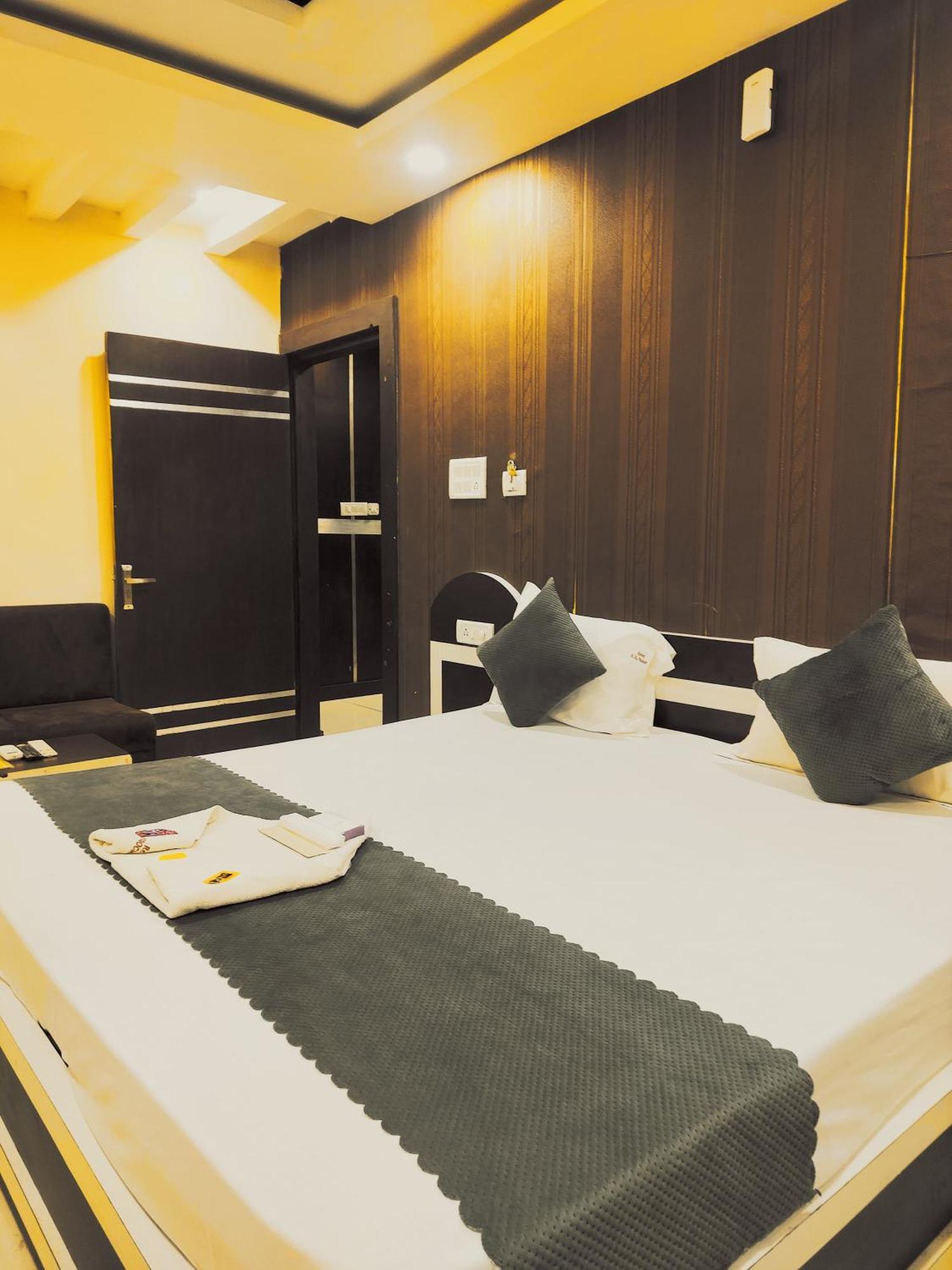 Hotel R K Palace Bhopal Ngoại thất bức ảnh