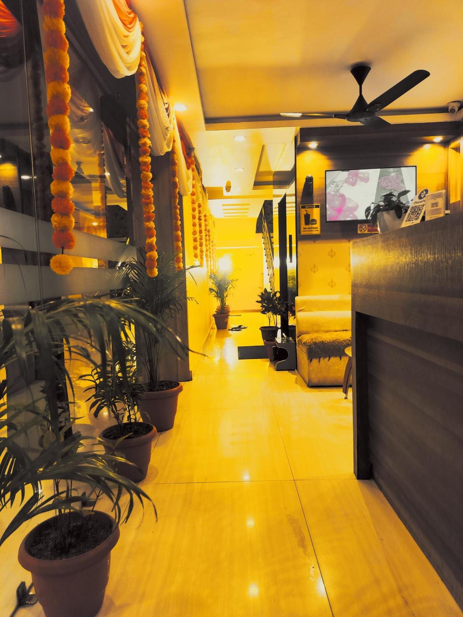 Hotel R K Palace Bhopal Ngoại thất bức ảnh